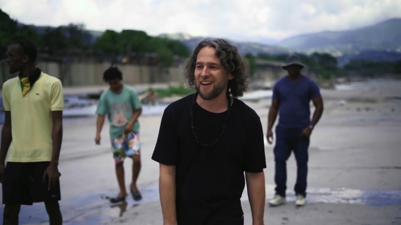Elijah Salomon Acoustic Set