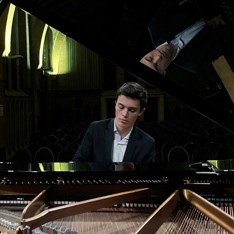 Valentin Bouchard, piano