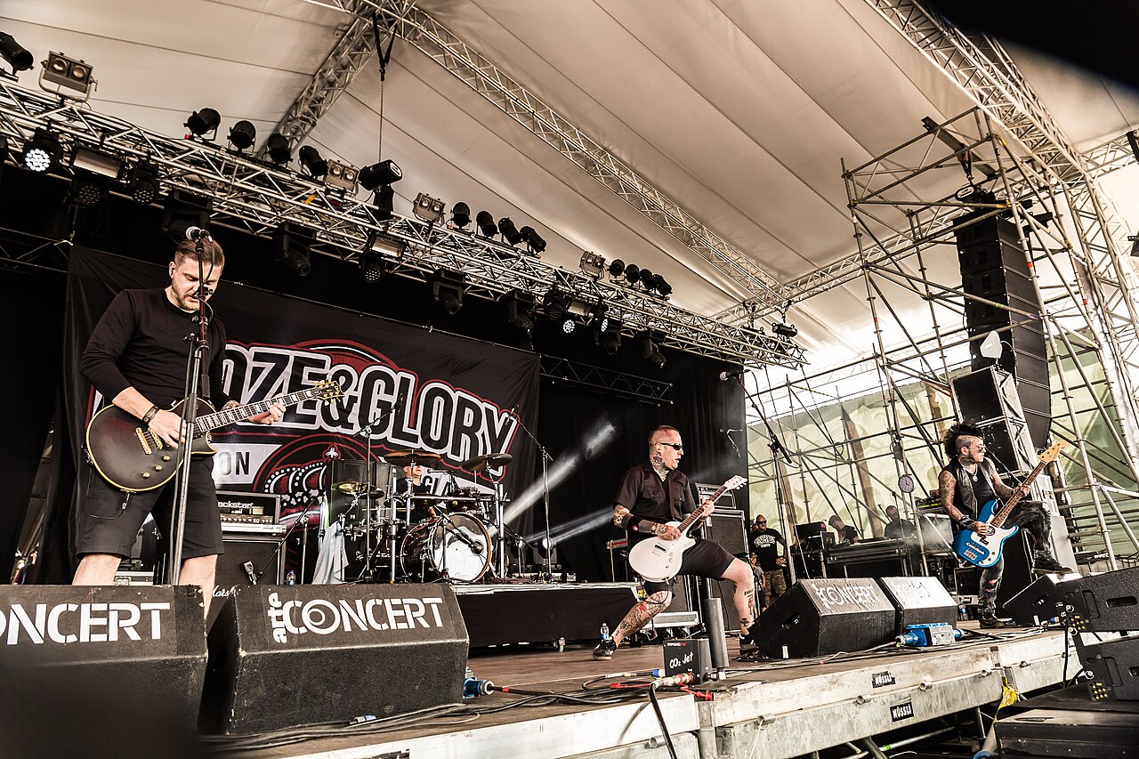 BOOZE & GLORY