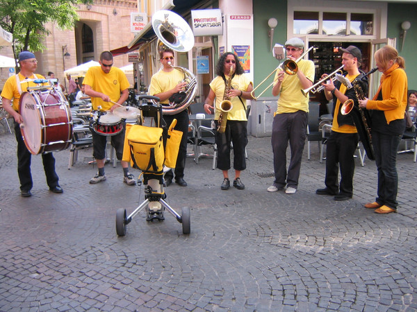 BAYOU STREET BEAT & BRASS BAND