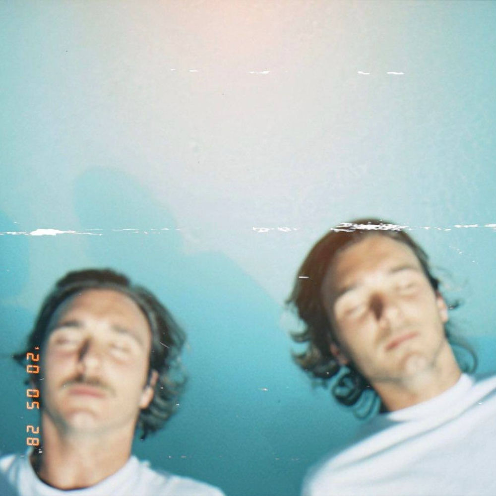 LES DEUX